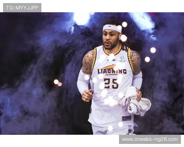 辽宁莫兰德抢下8前场篮板，与山西刘传兴篮下激烈卡位